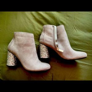 NWOT A New Day Gray Glitter Booties 6.5